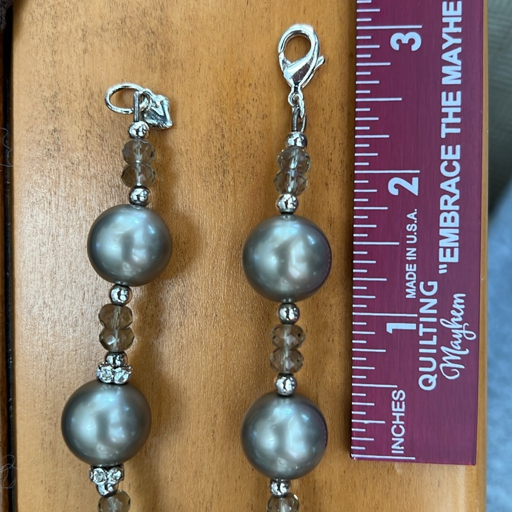 Carolee Grey Pearl Necklace w Swarovski Pouch - Picture 9 of 14